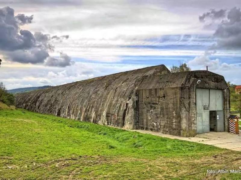 Schron kolejowy - tunel schronowy w Stępinie